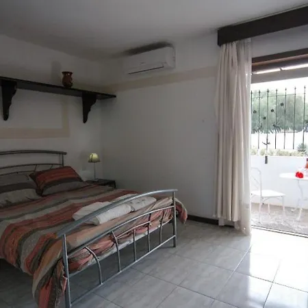 Villa Casa Terrero- A Charming 3 Bedroom - Walking Distance To Restaurants And The Beach Puerto del Carmen