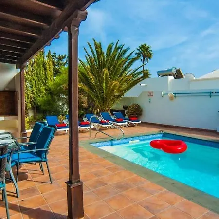 Casa Terrero- A Charming 3 Bedroom - Walking Distance To Restaurants And The Beach