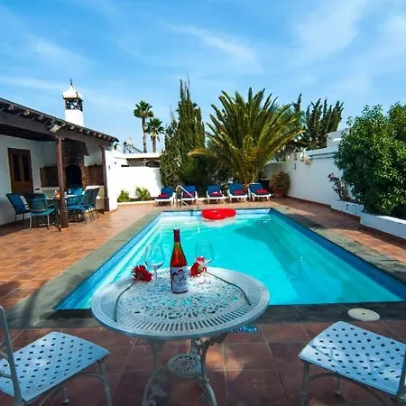 Casa Terrero- A Charming 3 Bedroom - Walking Distance To Restaurants And The Beach * Puerto del Carmen
