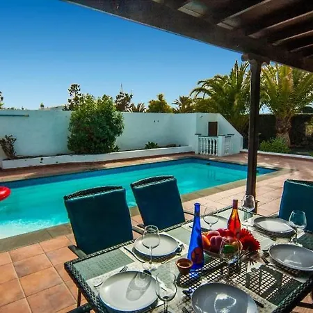 Casa Terrero- A Charming 3 Bedroom - Walking Distance To Restaurants And The Beach Villa *