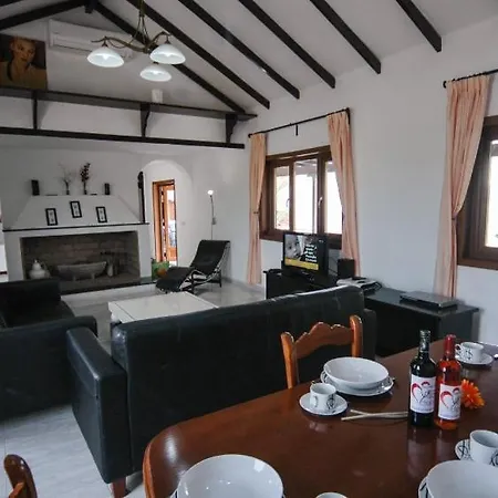 Casa Terrero- A Charming 3 Bedroom - Walking Distance To Restaurants And The Beach Puerto del Carmen (Lanzarote)