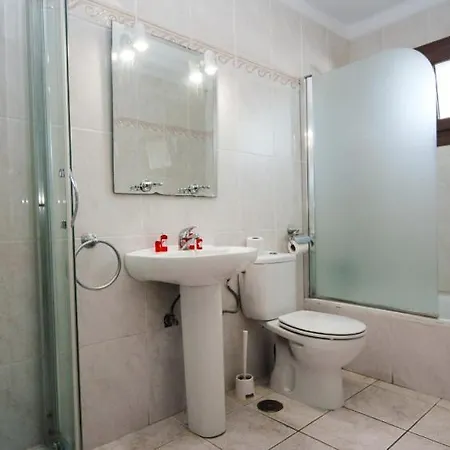 Casa Terrero- A Charming 3 Bedroom - Walking Distance To Restaurants And The Beach Willa