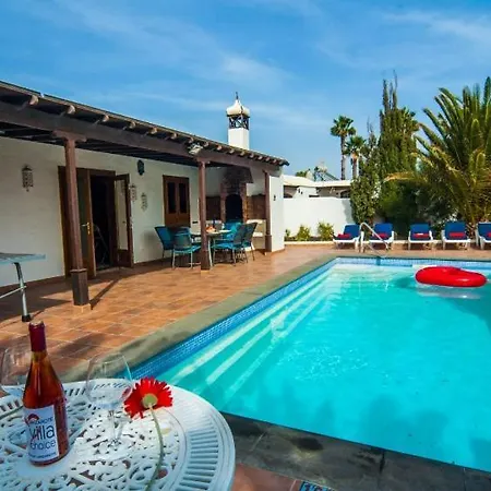 Casa Terrero- A Charming 3 Bedroom - Walking Distance To Restaurants And The Beach Puerto del Carmen (Lanzarote)