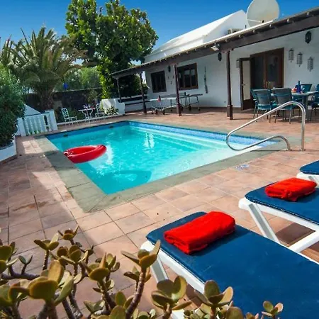 Casa Terrero- A Charming 3 Bedroom - Walking Distance To Restaurants And The Beach Puerto del Carmen (Lanzarote)