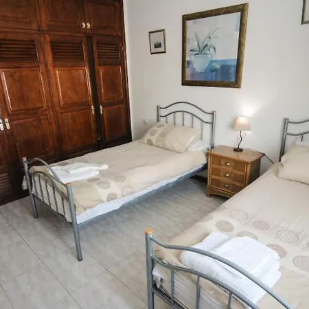 Casa Terrero- A Charming 3 Bedroom - Walking Distance To Restaurants And The Beach *