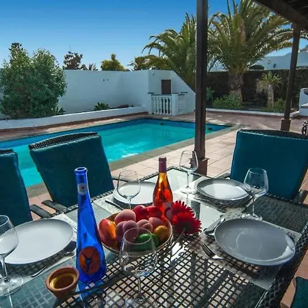 Casa Terrero- A Charming 3 Bedroom - Walking Distance To Restaurants And The Beach Willa